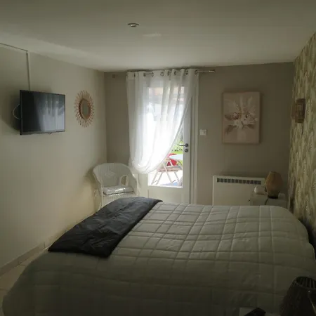 Le Colombie Gouleme Bed & Breakfast