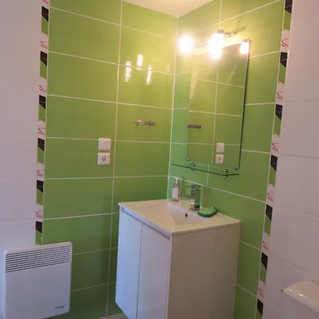 Le Colombie Gouleme לינה וארוחת בוקר 3*