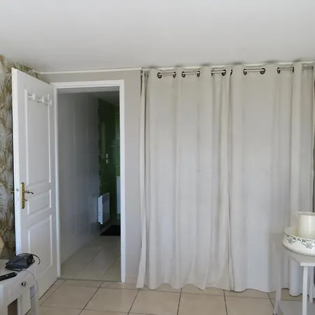 Le Colombie Gouleme Bed & Breakfast Concores