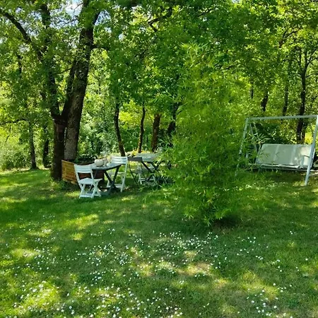 Le Colombie Gouleme לינה וארוחת בוקר 3*