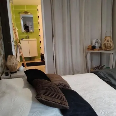 Le Colombie Gouleme Oda ve Kahvaltı 3*